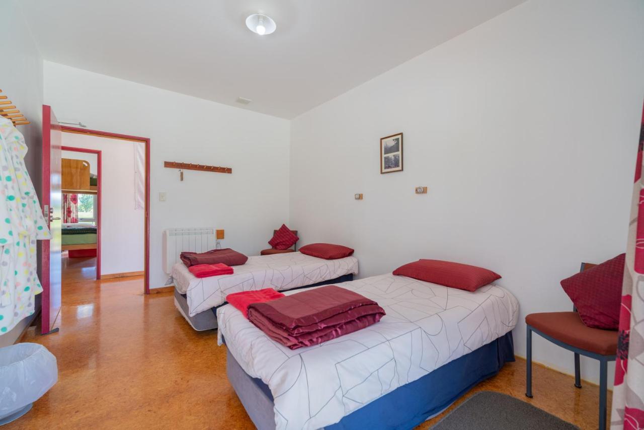 Хостел Bob & Maxines Backpackers Те-Анау Экстерьер фото