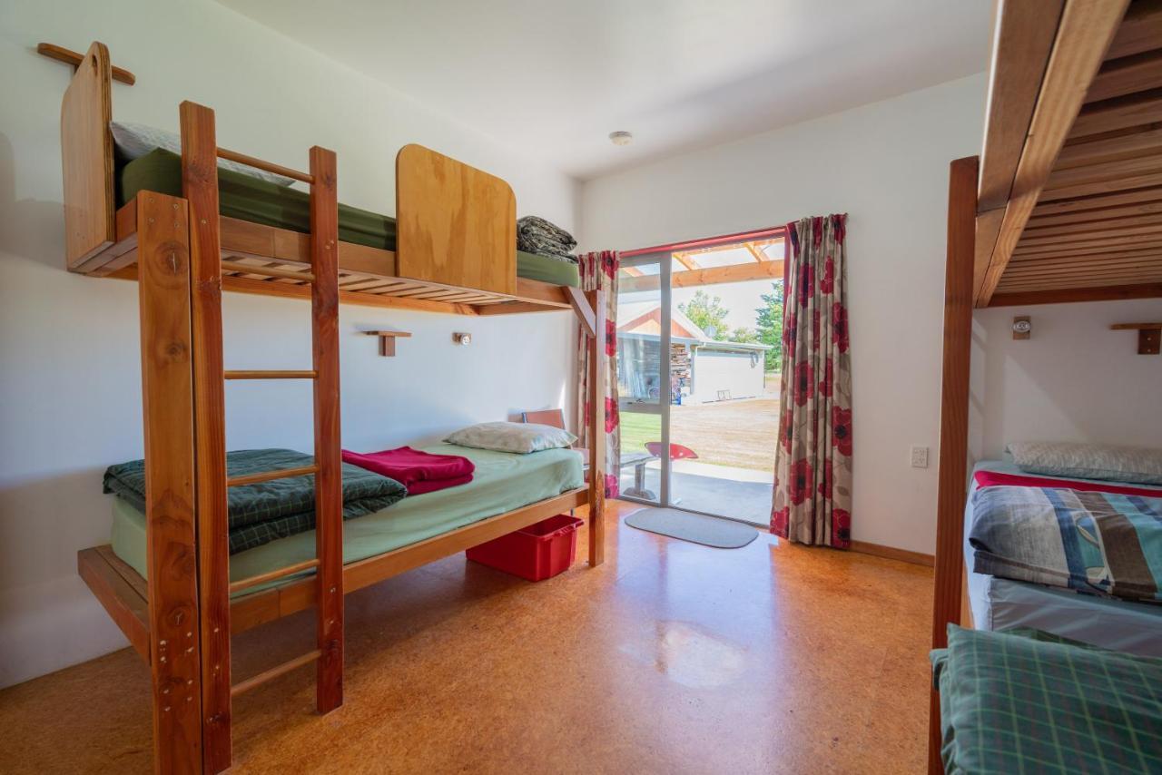 Хостел Bob & Maxines Backpackers Те-Анау Экстерьер фото