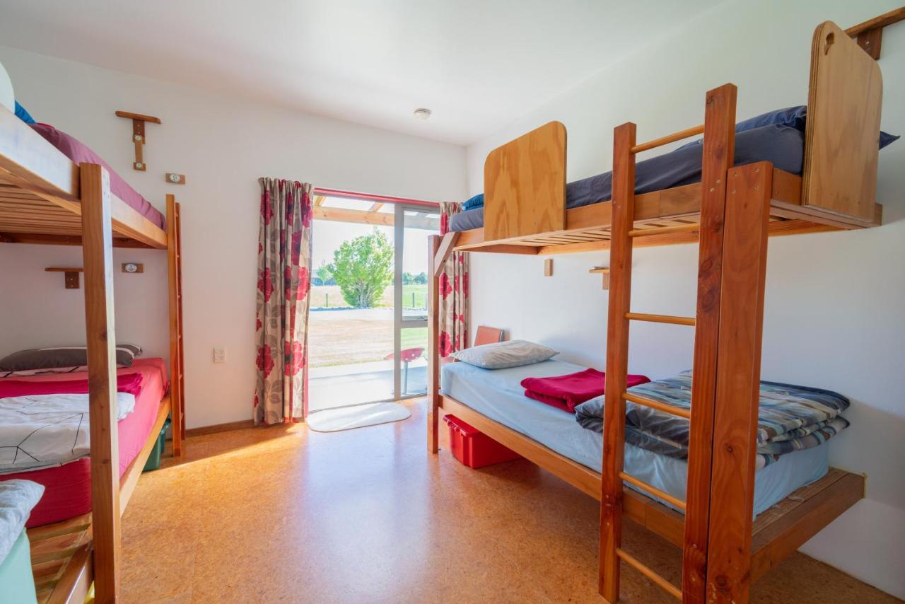 Хостел Bob & Maxines Backpackers Те-Анау Экстерьер фото